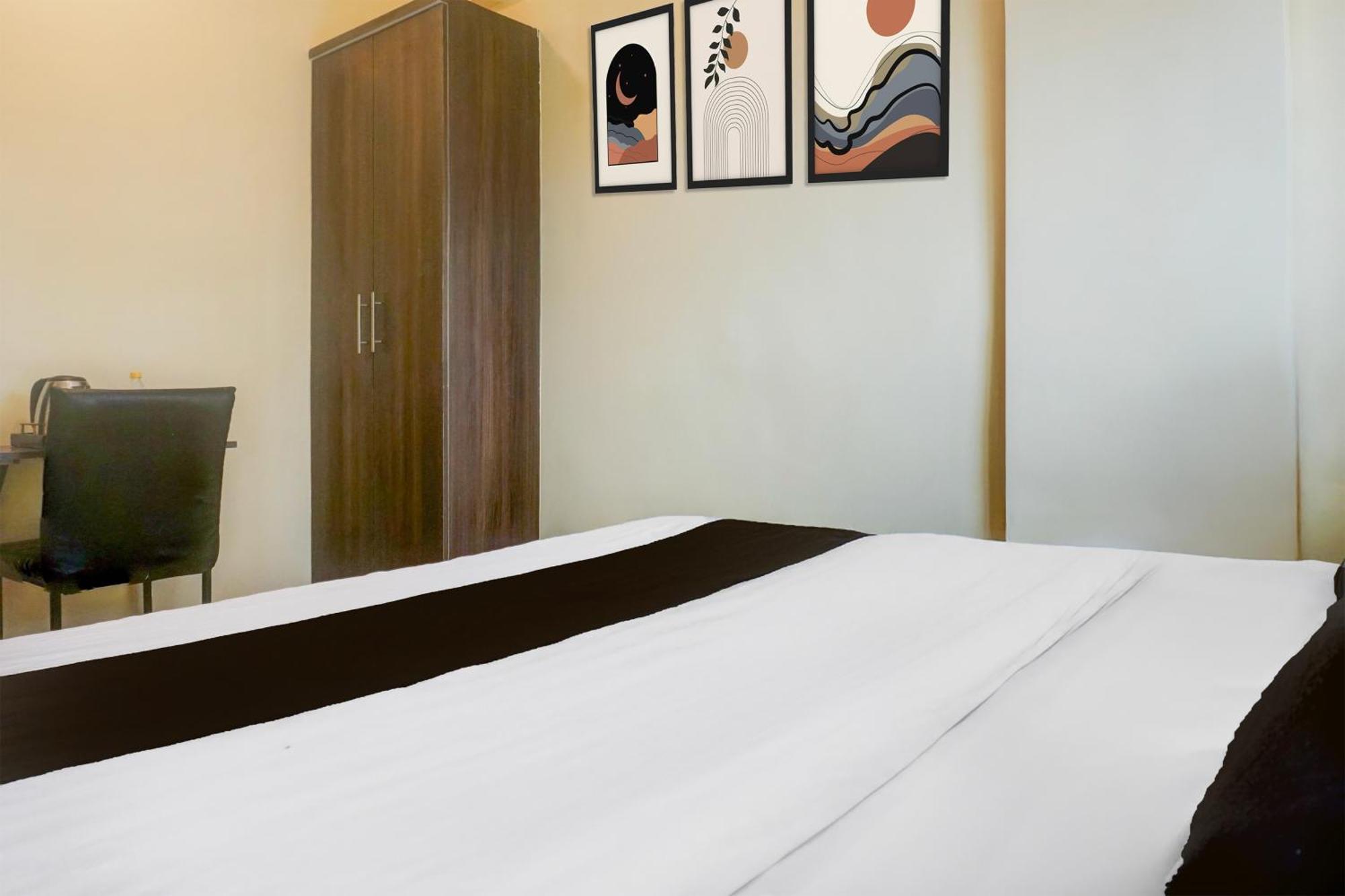 Super Collection O Veerbhadra Nagar Baner Hotel Meribel Village Exterior photo